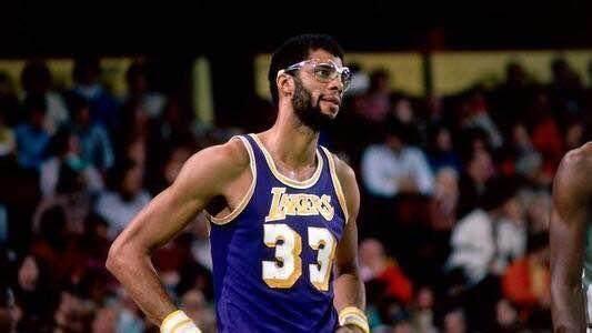 波士顿红袜队与当家球星拉斐尔·德弗斯达成 11 年巨额续约