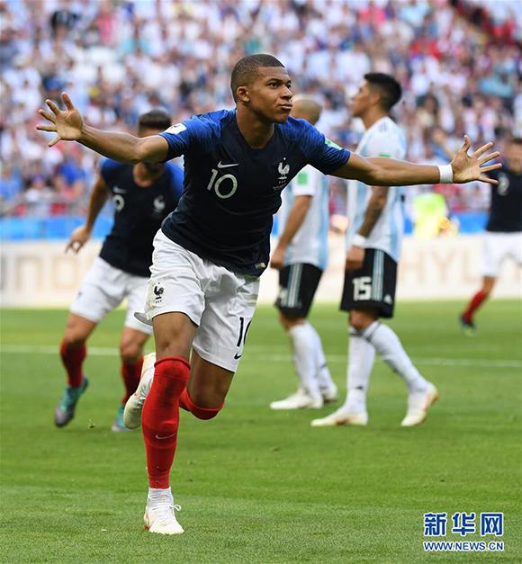 短道速滑世锦赛：中国队刘少昂带伤继续参赛