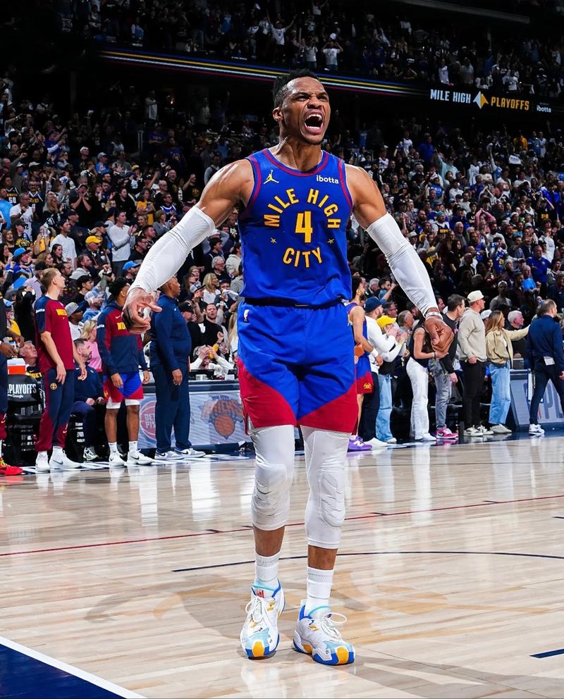 🔝 @维尼修斯 🔝 💫 代表 @皇家马德里 在联赛中拿下1️⃣5️⃣0️⃣场胜利！ 来源：皇马官方推特