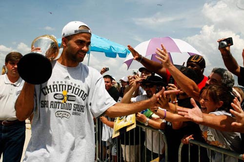 NBA最新排名解析：湖人力克灰熊跻身西部前三，雷霆连胜终结仍稳坐榜首