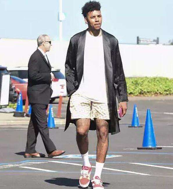 一个人也能爽玩麻将，这个春节在i人麻将《青天井》里切磋牌技