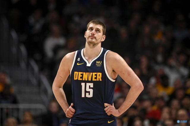 终于有正面贡献！杨瀚森前场板先助攻三分 然后快攻再助攻扣篮